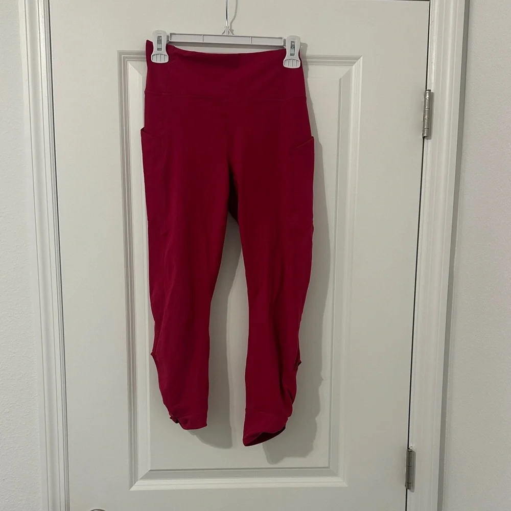 Fabletics Oasis Capris Pocket Leggings - Picture 1 of 4